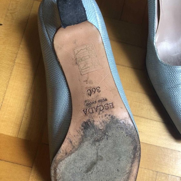 Escada blue handbag with matching heels - Picture 2 of 5